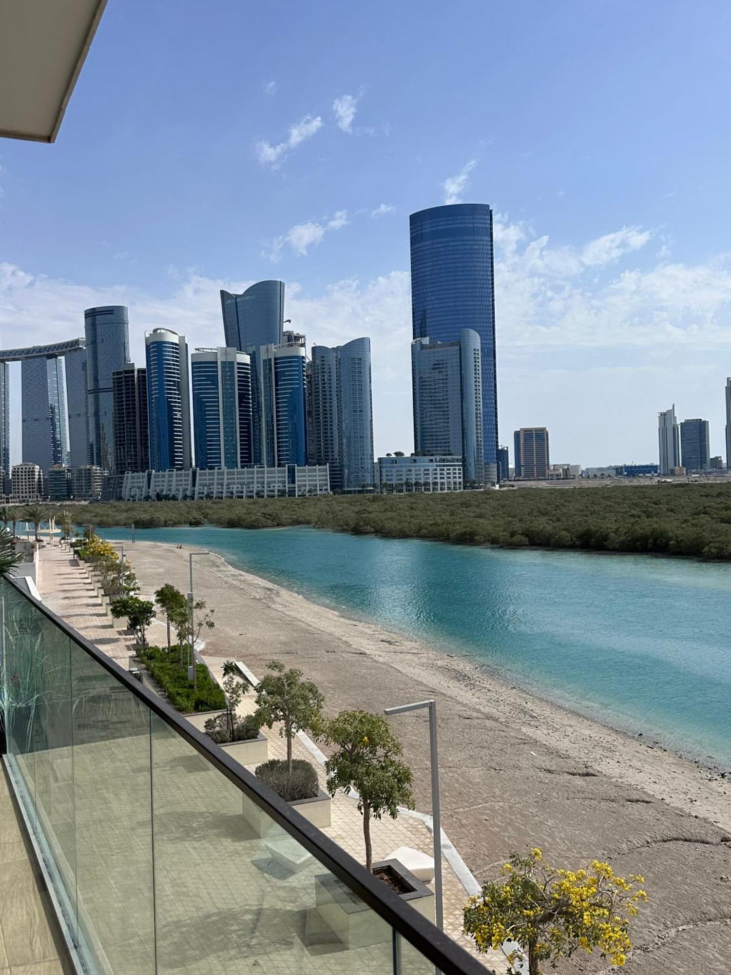 Enjoy Luxury With Sea View Abu Dhabi